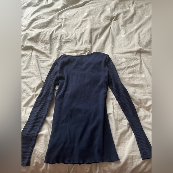 Ambercrombie and Fitch Longsleeve Top - Picture 2 of 2